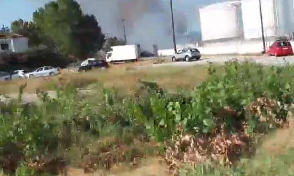 Συναγερμός στην Ξάνθη: Πυρκαγιά κοντά σε δεξαμενές πετρελαίου - Βίντεο